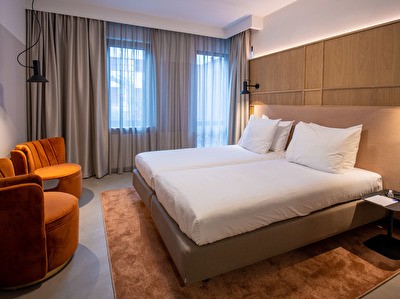 Comfortable, modern furnished room with twin beds in Notiz Hotel in the city center of Leeuwarden