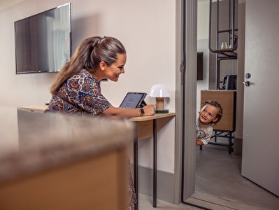 Ruim en luxe Familieappartement met twee aparte kamers en badkamers in Notiz Hotel Leeuwarden