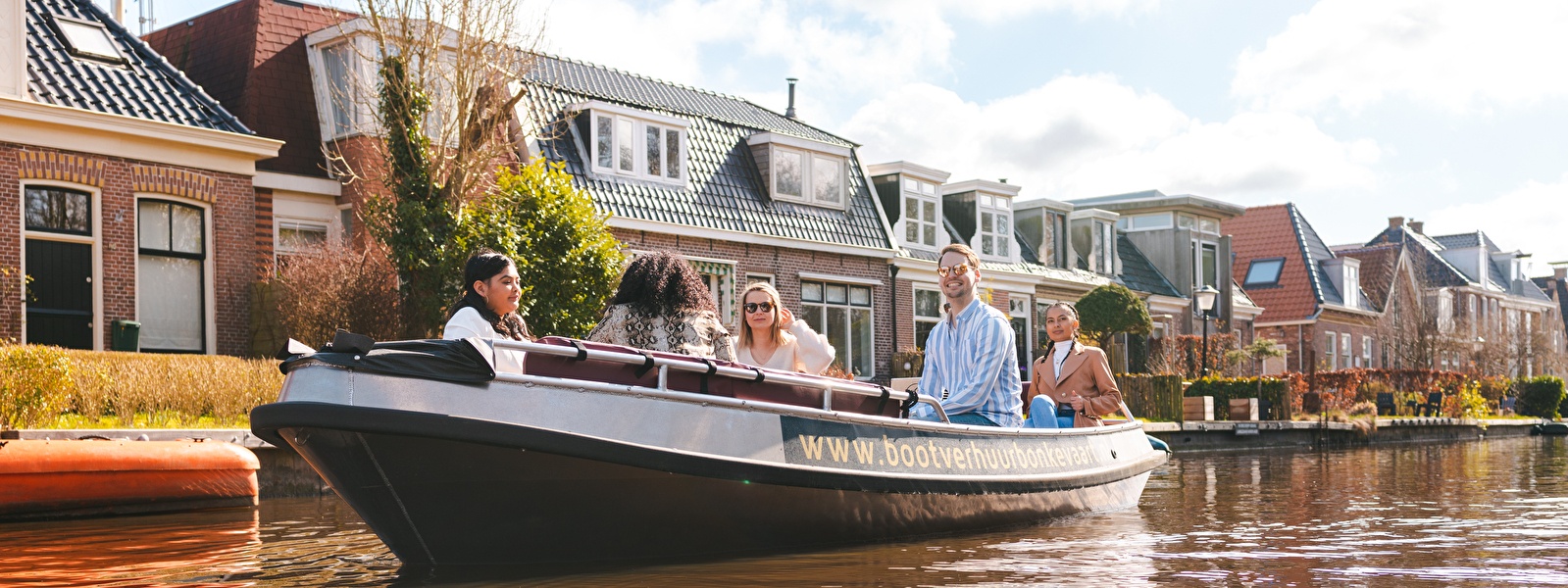 Elektrische Schaluppe vom Bootsverleih Bonkevaart Leeuwarden