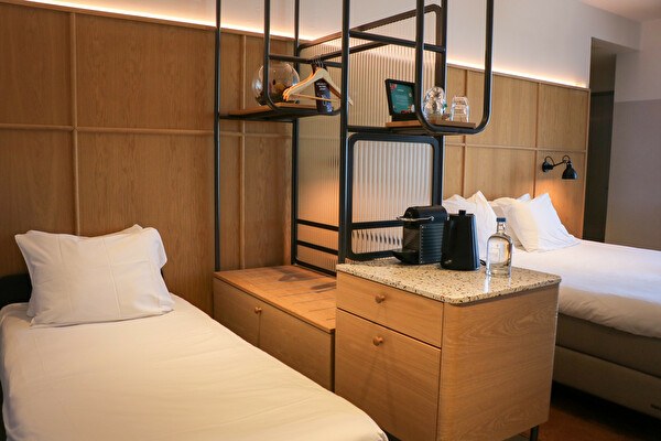 Ruime Junior Suite met extra bed Notiz Hotel Leeuwarden