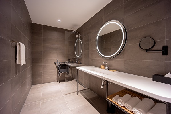 Rollstuhlgerechtes Badezimmer (Junior Suite) Notiz Hotel Leeuwarden