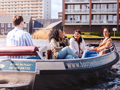 Elektrische Schaluppe vom Bootsverleih Bonkevaart Leeuwarden